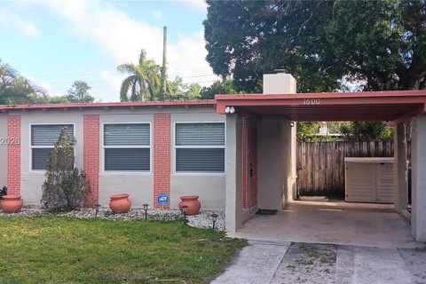 House in Fort Lauderdale, Florida 2 bedrooms, 83.24 sq.m. № 2068222