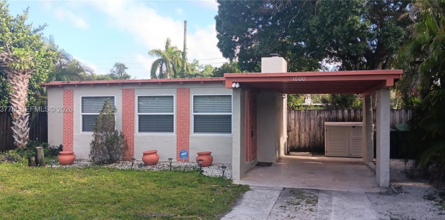 House in Fort Lauderdale, Florida 2 bedrooms, 83.24 sq.m. № 2068222