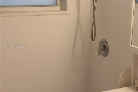 House in Fort Lauderdale, Florida 2 bedrooms, 83.24 sq.m. № 2068222 - photo 9