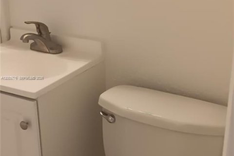 House in Fort Lauderdale, Florida 2 bedrooms, 83.24 sq.m. № 2068222 - photo 10