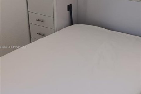 House in Fort Lauderdale, Florida 2 bedrooms, 83.24 sq.m. № 2068222 - photo 12