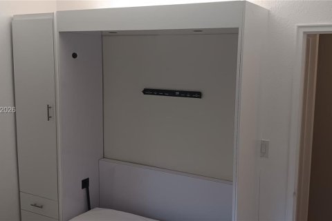 House in Fort Lauderdale, Florida 2 bedrooms, 83.24 sq.m. № 2068222 - photo 11