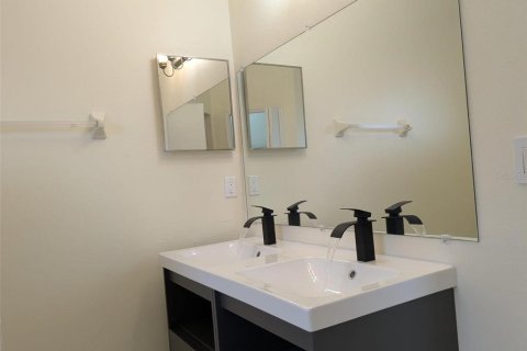 House in Apopka, Florida 3 bedrooms, 129.51 sq.m. № 1795497 - photo 25