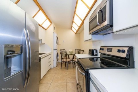 Condominio en venta en Aventura, Florida, 1 dormitorio, 100.06 m2 № 2046484 - foto 4