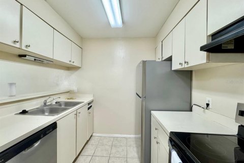 Condo in Tampa, Florida, 2 bedrooms  № 1915136 - photo 7