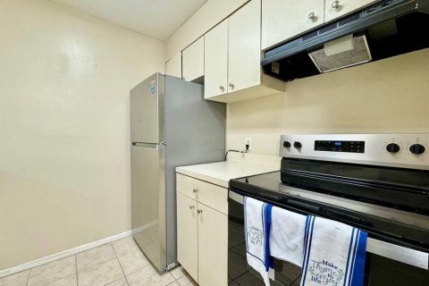 Condominio en alquiler en Tampa, Florida, 2 dormitorios, 84.73 m2 № 1915136 - foto 9