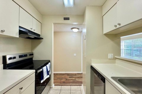 Condominio en alquiler en Tampa, Florida, 2 dormitorios, 84.73 m2 № 1915136 - foto 8