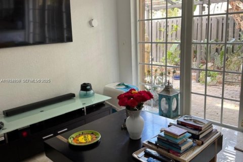 Casa en alquiler en Plantation, Florida, 3 dormitorios, 203.08 m2 № 1992775 - foto 7