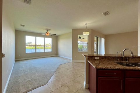 Villa ou maison à louer à Kissimmee, Floride: 4 chambres, 253.07 m2 № 2434475 - photo 13
