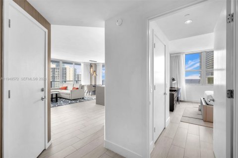 Condo in Hollywood, Florida, 2 bedrooms  № 2005062 - photo 5