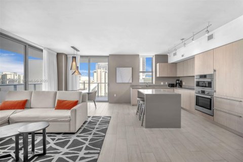 Condo in Hollywood, Florida, 2 bedrooms  № 2005062 - photo 7