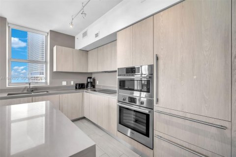 Condo in Hollywood, Florida, 2 bedrooms  № 2005062 - photo 9