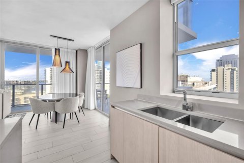 Condo in Hollywood, Florida, 2 bedrooms  № 2005062 - photo 12