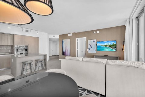 Condo in Hollywood, Florida, 2 bedrooms  № 2005062 - photo 16