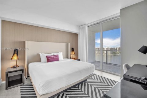 Condo in Hollywood, Florida, 2 bedrooms  № 2005062 - photo 20