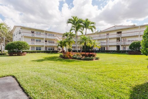 Condo in Boca Raton, Florida, 1 bedroom № 2188354 - photo 12
