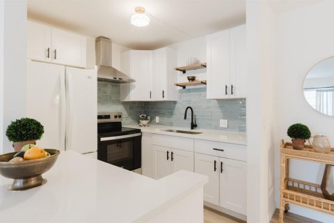 Condo in Boca Raton, Florida, 1 bedroom № 2188354 - photo 2