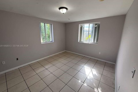 Condominio en alquiler en Miami, Florida, 2 dormitorios, 66.61 m2 № 2010410 - foto 3