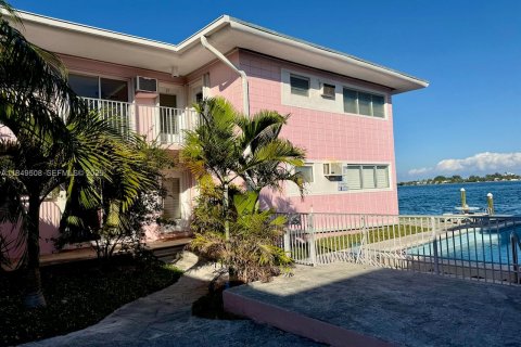 Condo in North Bay Village, Florida, 1 bedroom № 1936631 - photo 29