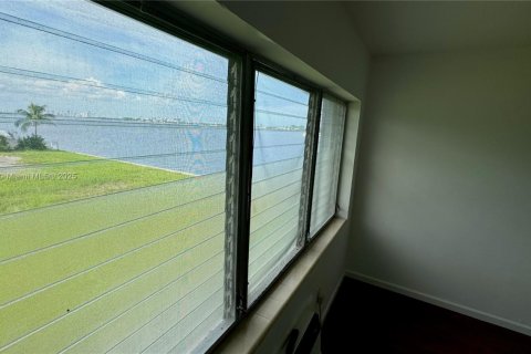Снять в аренду кондоминиум в Норт-Бей-Виллидж, Флорида 1 спальня, 68.84м2, № 1936631 - фото 13