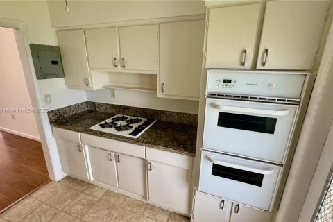 Снять в аренду кондоминиум в Норт-Бей-Виллидж, Флорида 1 спальня, 68.84м2, № 1936631 - фото 3