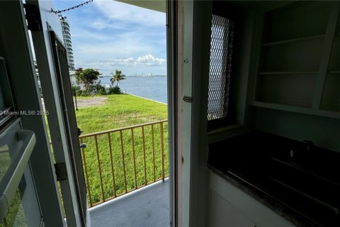 Снять в аренду кондоминиум в Норт-Бей-Виллидж, Флорида 1 спальня, 68.84м2, № 1936631 - фото 5