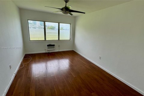 Снять в аренду кондоминиум в Норт-Бей-Виллидж, Флорида 1 спальня, 68.84м2, № 1936631 - фото 12