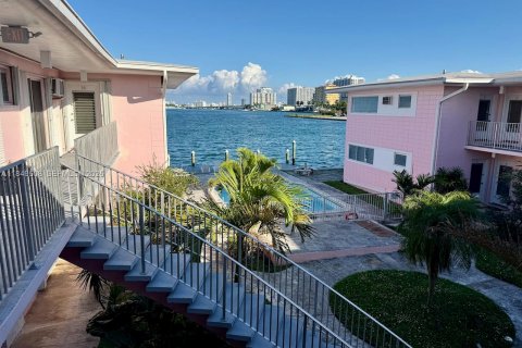Condo in North Bay Village, Florida, 1 bedroom № 1936631 - photo 28