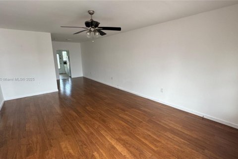 Снять в аренду кондоминиум в Норт-Бей-Виллидж, Флорида 1 спальня, 68.84м2, № 1936631 - фото 6