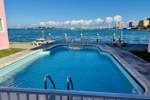 Condo in North Bay Village, Florida, 1 bedroom № 1936631 - photo 30