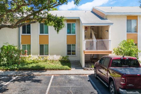 Condominio en venta en Saint Petersburg, Florida, 2 dormitorios, 101.26 m2 № 1167496 - foto 1