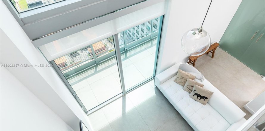 Condo à Miami, Floride, 3 chambres № 1957012