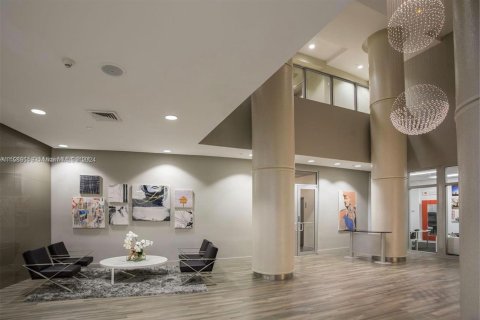 Condo in Miami, Florida, 2 bedrooms  № 1700172 - photo 8