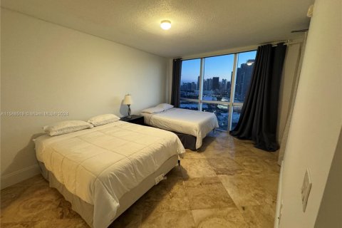 Condo in Miami, Florida, 2 bedrooms  № 1700172 - photo 4