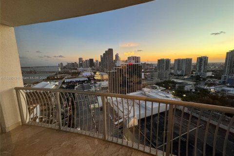 Condo in Miami, Florida, 2 bedrooms  № 1700172 - photo 7
