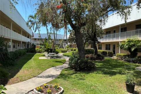 Condominio en venta en Saint Petersburg, Florida, 2 dormitorios, 110.09 m2 № 1631012 - foto 2