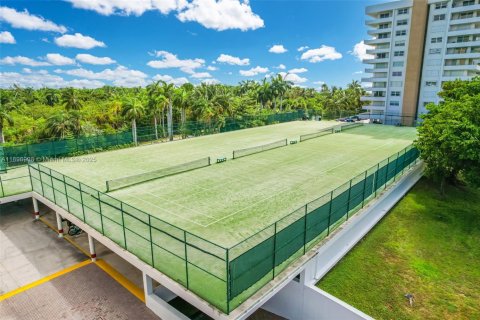Condo in Key Biscayne, Florida, 1 bedroom  № 2059729 - photo 23