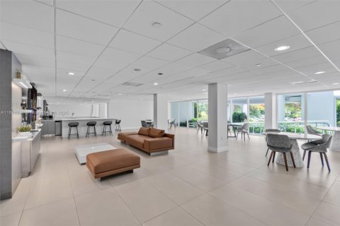 Condo in Key Biscayne, Florida, 1 bedroom  № 2059729 - photo 27