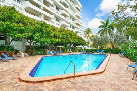 Condo in Key Biscayne, Florida, 1 bedroom  № 2059729 - photo 20