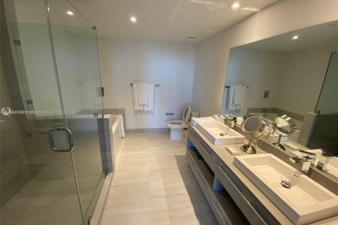 Copropriété à vendre à Hollywood, Floride: 2 chambres, 99.87 m2 № 2169562 - photo 15
