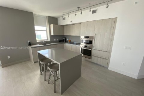 Copropriété à vendre à Hollywood, Floride: 2 chambres, 99.87 m2 № 2169562 - photo 11