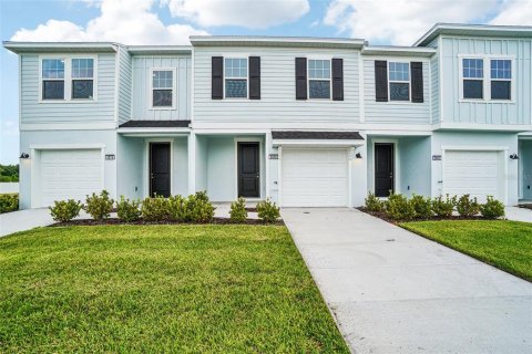 Townhouse in Zephyrhills, Florida 3 bedrooms, 152.17 sq.m. № 2198317