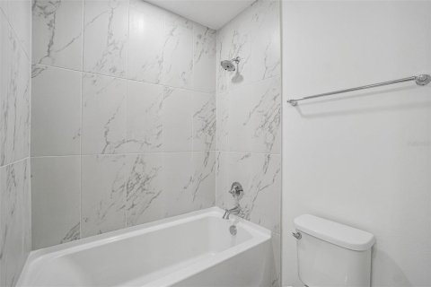 Touwnhouse à vendre à Zephyrhills, Floride: 3 chambres, 152.17 m2 № 2198317 - photo 27