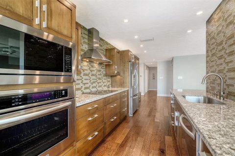 Condo in Sarasota, Florida, 2 bedrooms № 2152099 - photo 17