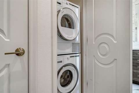 Condo in Sarasota, Florida, 2 bedrooms № 2152099 - photo 24