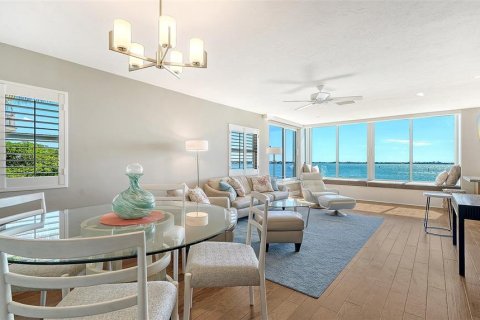 Condo in Sarasota, Florida, 2 bedrooms № 2152099 - photo 8
