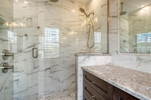 Condo in Sarasota, Florida, 2 bedrooms № 2152099 - photo 25