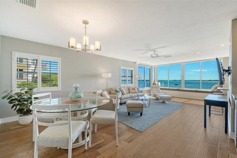 Condo in Sarasota, Florida, 2 bedrooms № 2152099 - photo 7