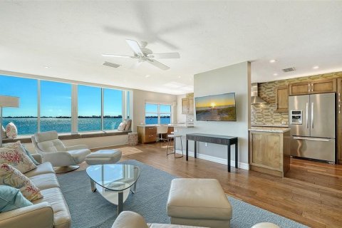 Condo in Sarasota, Florida, 2 bedrooms № 2152099 - photo 10