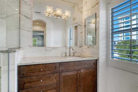 Condo in Sarasota, Florida, 2 bedrooms № 2152099 - photo 26